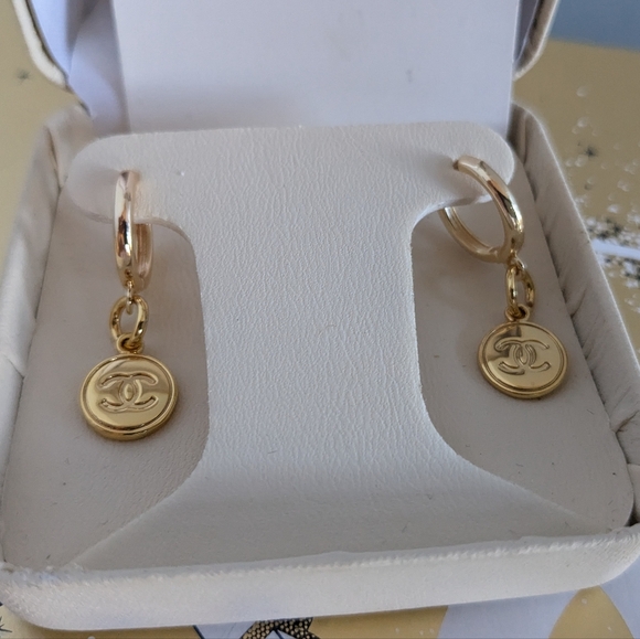 Chanel - Picture 4 of 10